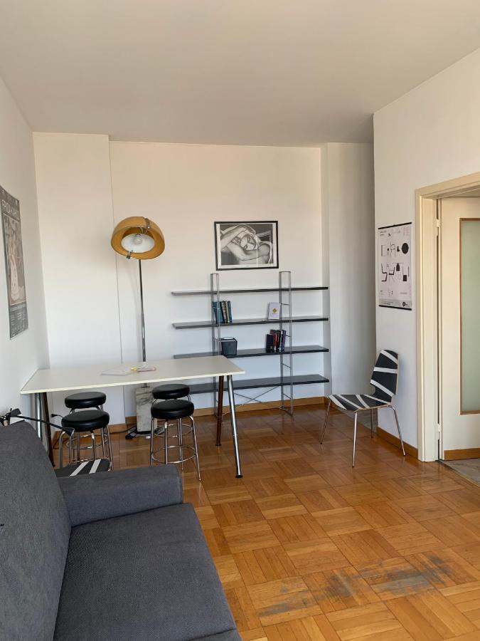 Monolocale Con Vista Su Milano Appartement Buitenkant foto